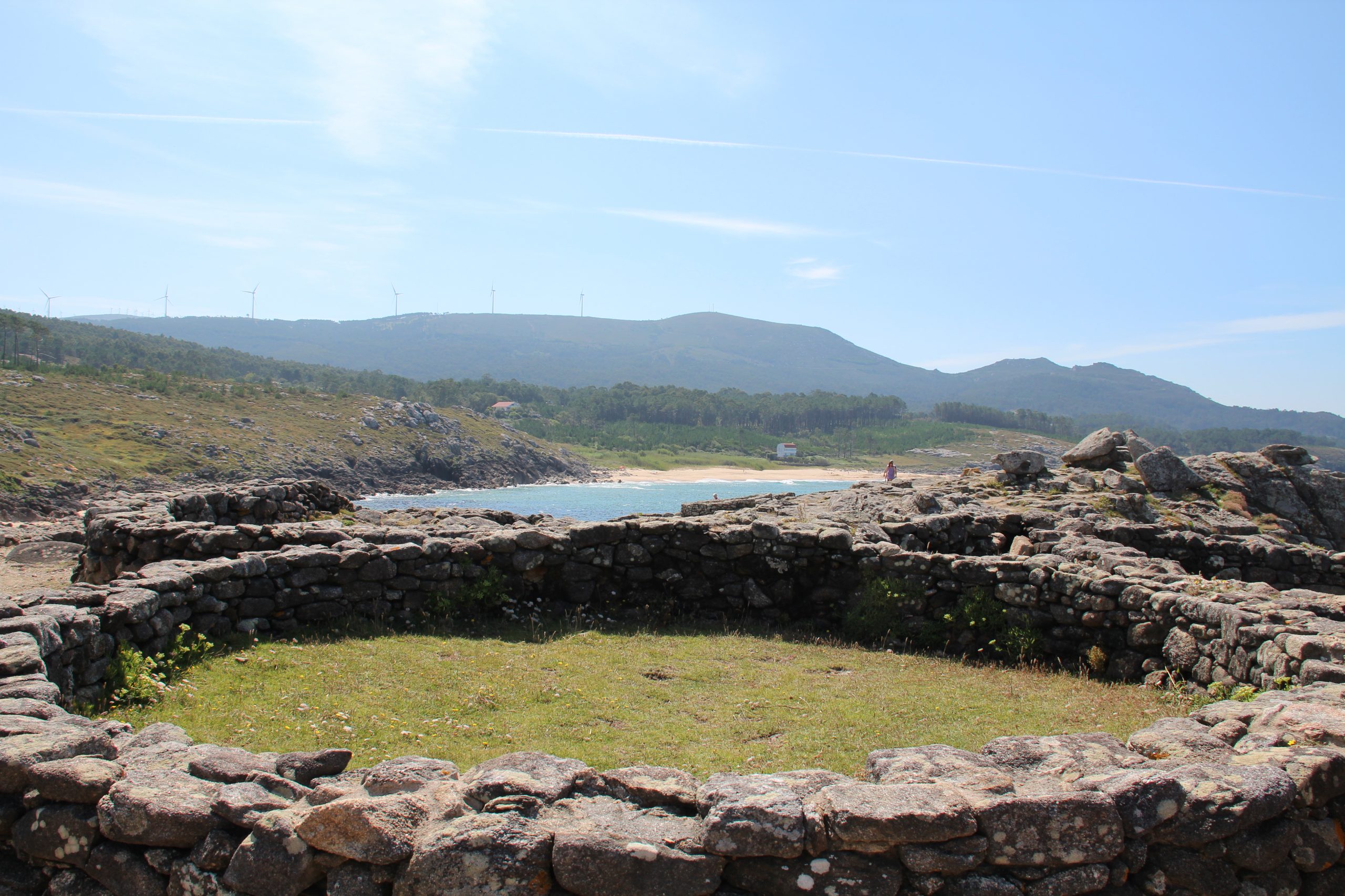 240717 Dwelling enclosure at Castro de Barona IMG 6134