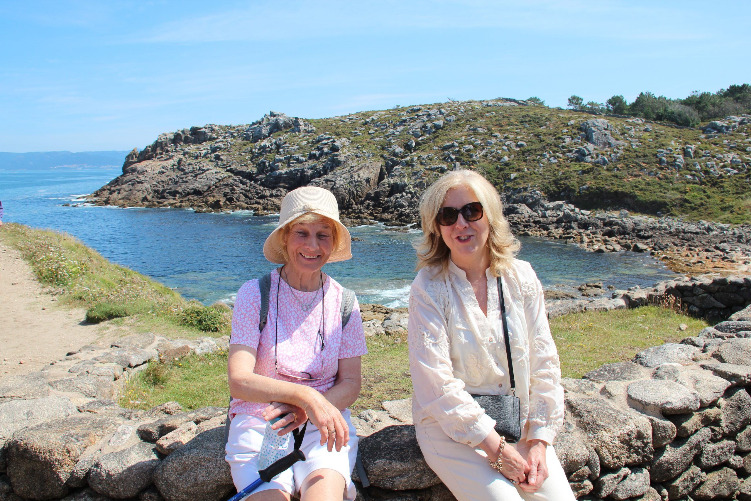 240717 Katherine & Susan at Castro de Barona IMG 6133